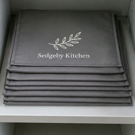 Customized lunch bags for universities and campus retail